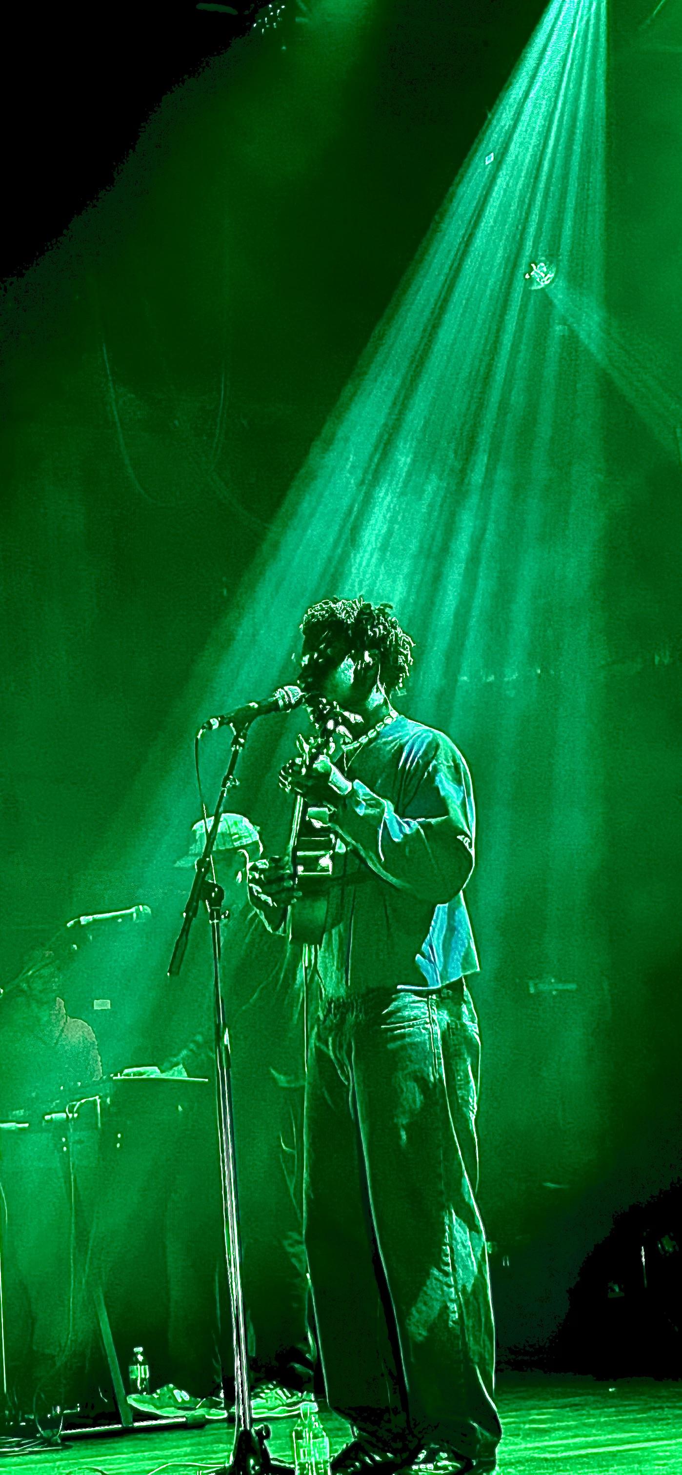 Mon Rovîa performing on tour