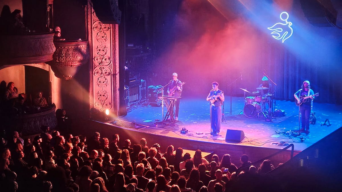 Mon Rovîa playing live